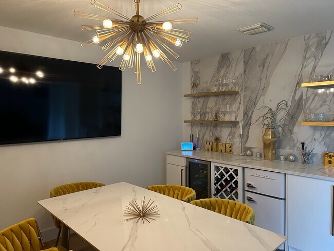 Building Photo - 207 Biltmore Pl