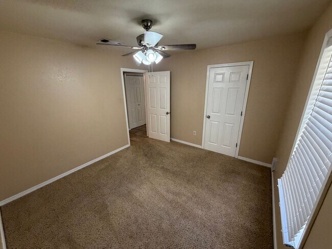 Building Photo - 732 Foster Ln