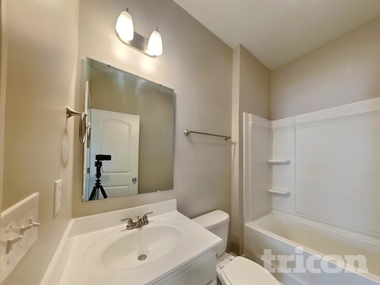 Building Photo - 531 Comfort Wy