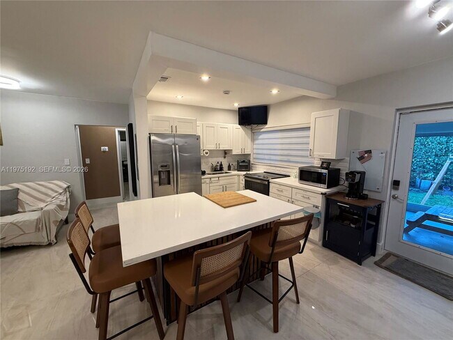 Building Photo - 4850 SW 4th St