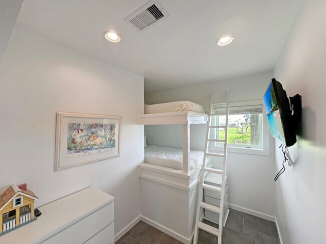 Building Photo - 2496 Gilmore