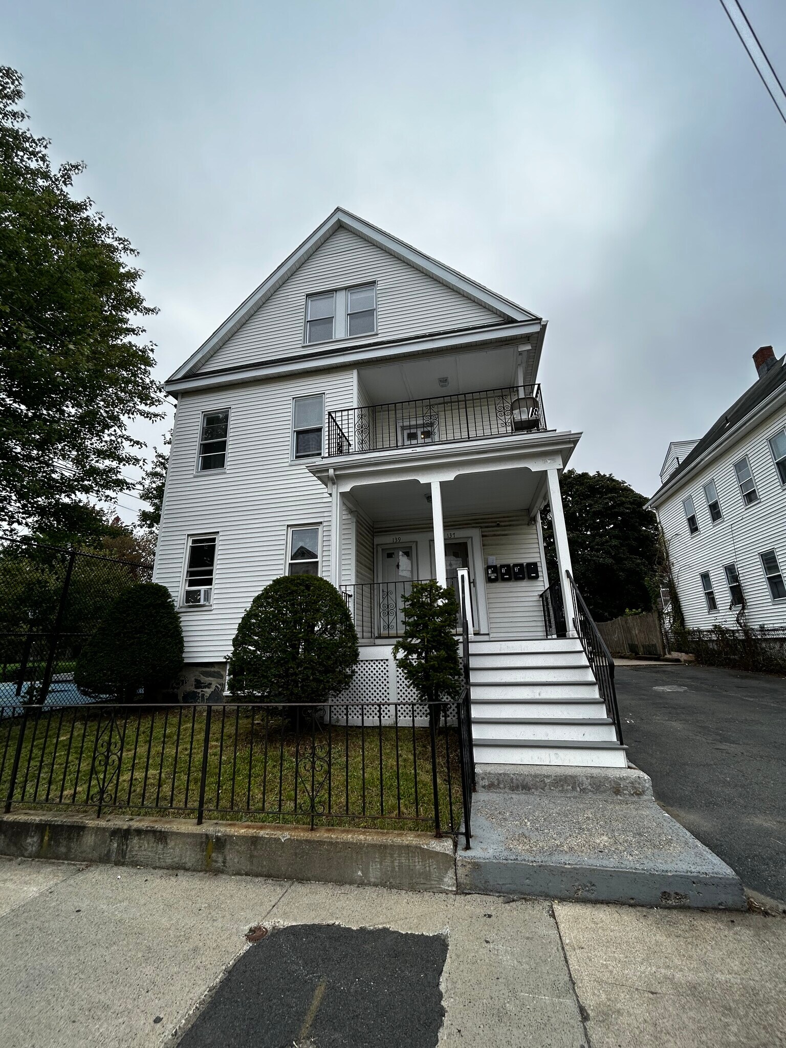 Building Photo - 137 Florence St