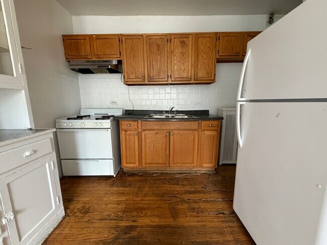 Building Photo - 4515 N Hamlin Ave
