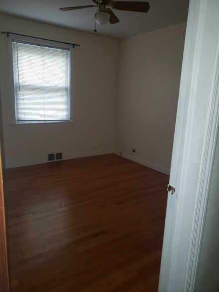 Building Photo - 9103 Lamon Ave
