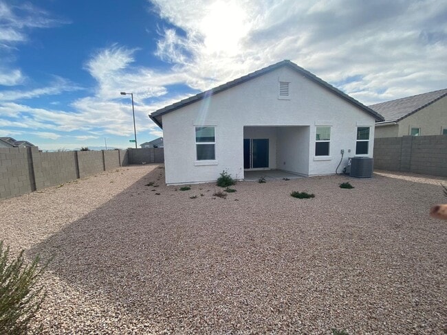 Building Photo - 24402 W Pueblo Ave