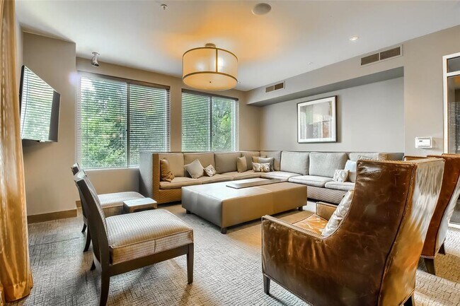 Building Photo - 54 Rainey St