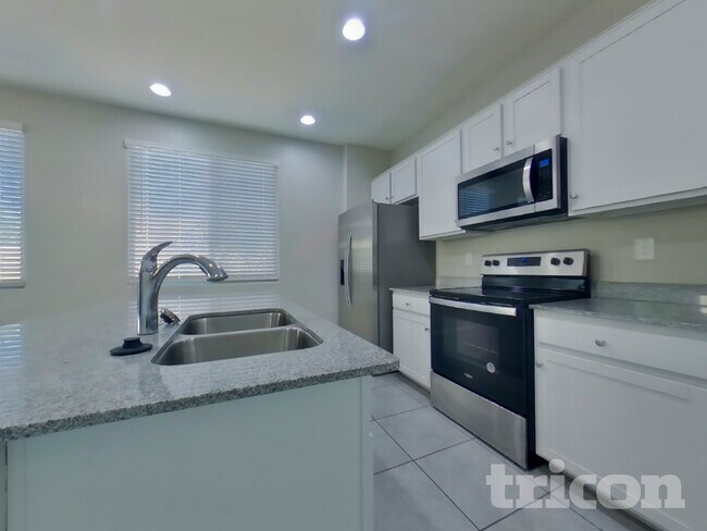 Building Photo - 8632 E Posada Ave