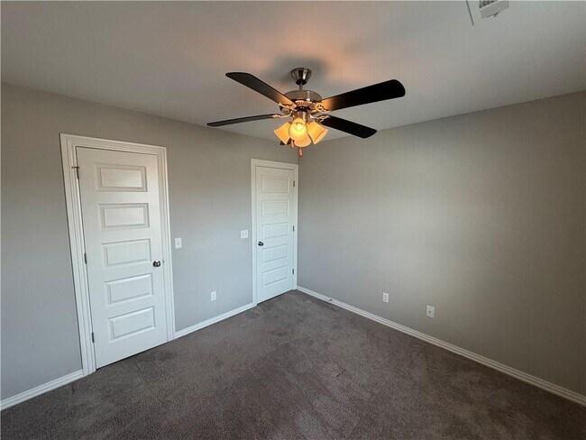 Building Photo - 6025 W Quinn St