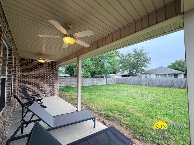 Building Photo - Stunning Shalimar 4 Bedroom / 3 Full Bathroom Home with Solar Energy Efficiency!