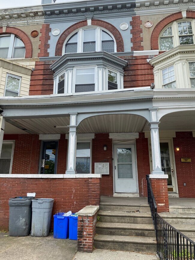 Building Photo - 5002 Walnut St