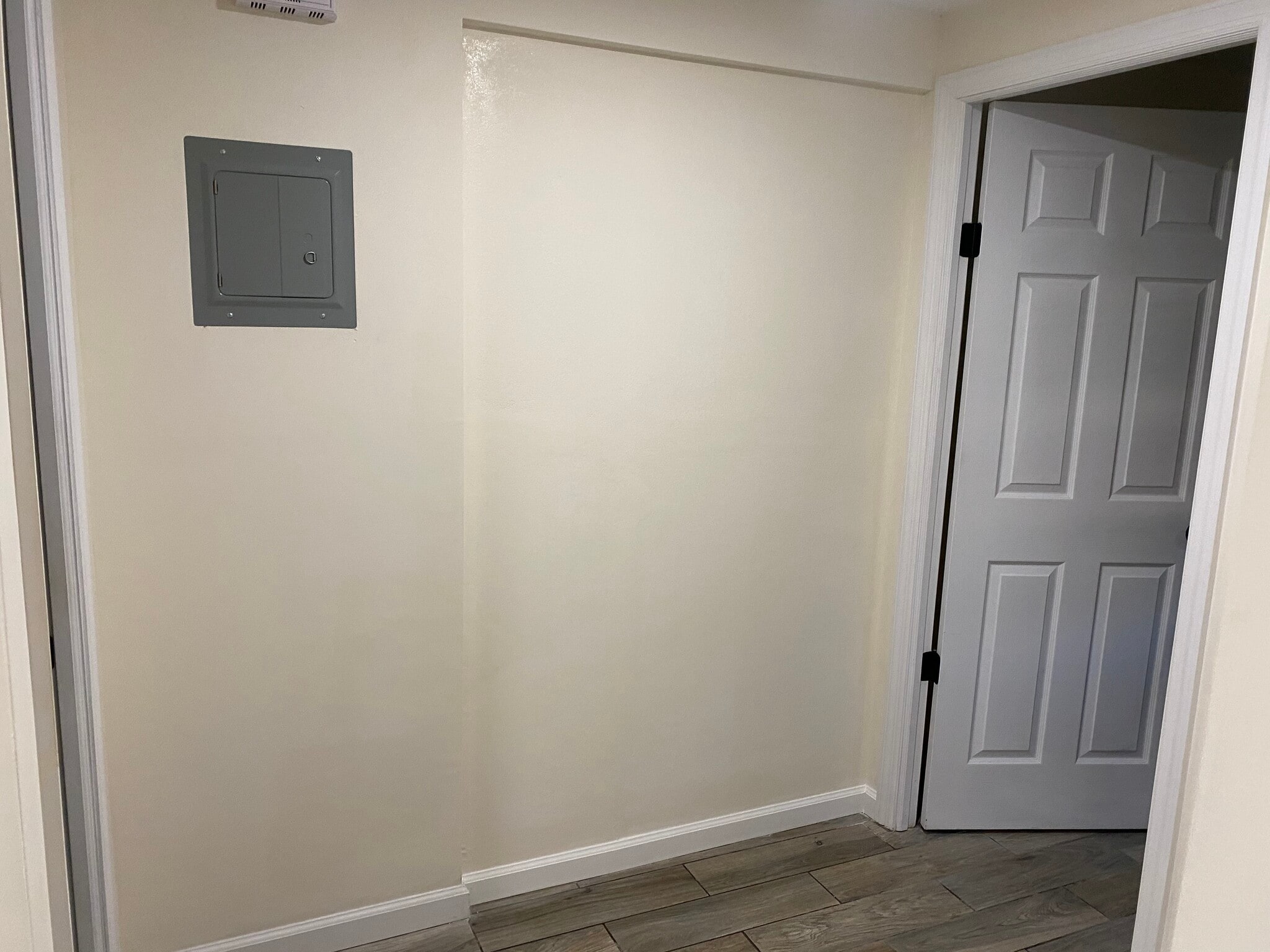 Building Photo - 614 Valley Ave