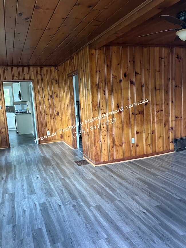 Building Photo - 215 Ross Ave
