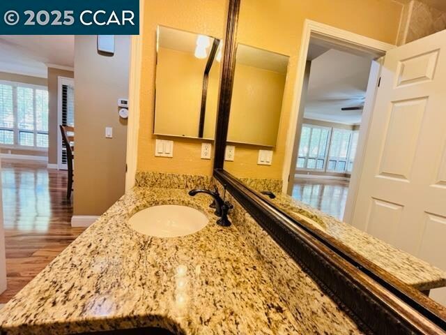 Building Photo - 3046 Lakemont Dr