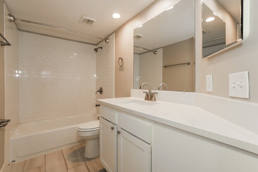 Building Photo - 1138 Hardwood Dr