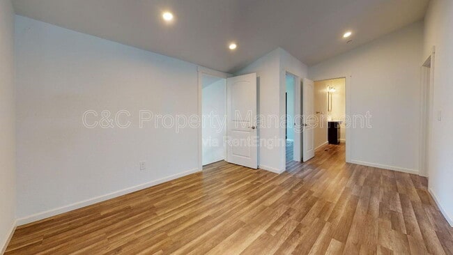 Building Photo - 419 Watson St