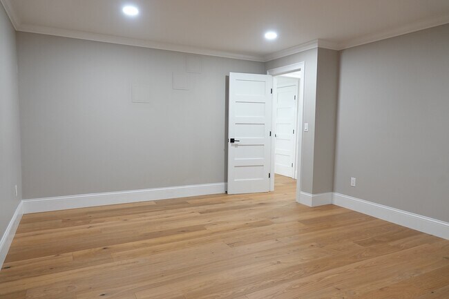 Building Photo - 4 Mill Pond LN