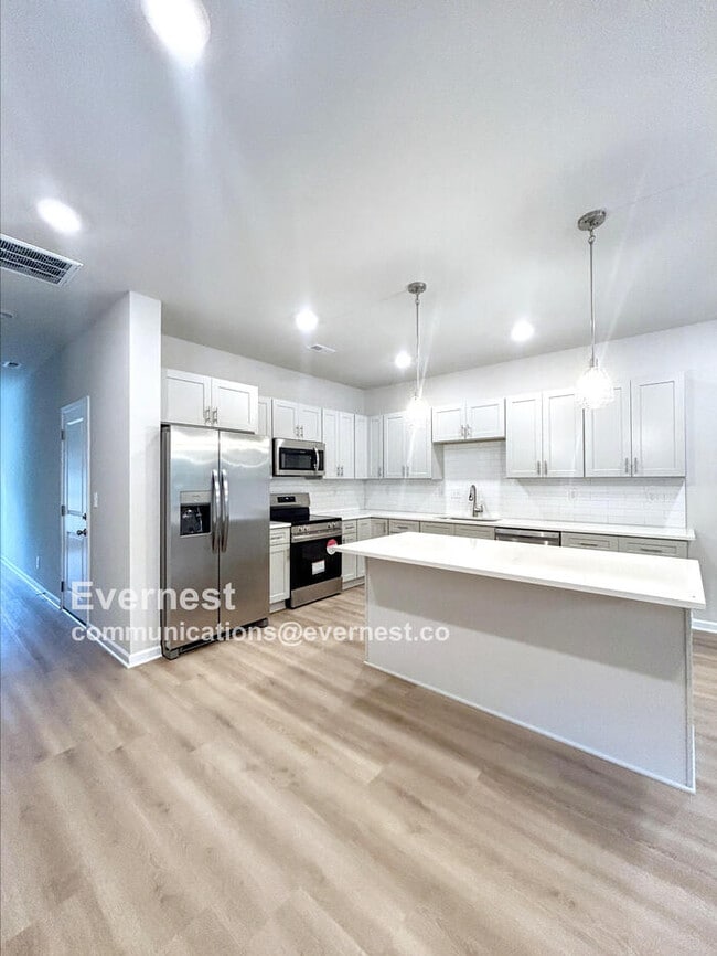 Building Photo - 307 Pawley Dr