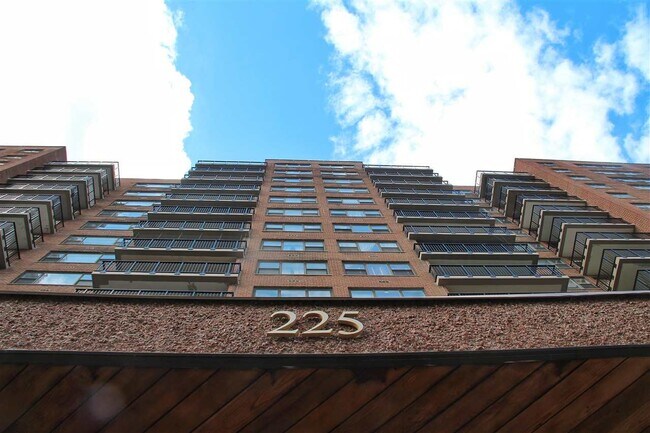 Building Photo - 225 St Pauls Ave
