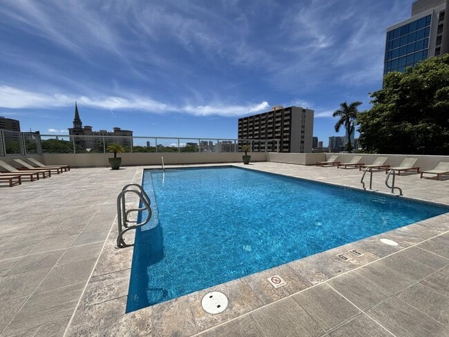Building Photo - 1212 Punahou St