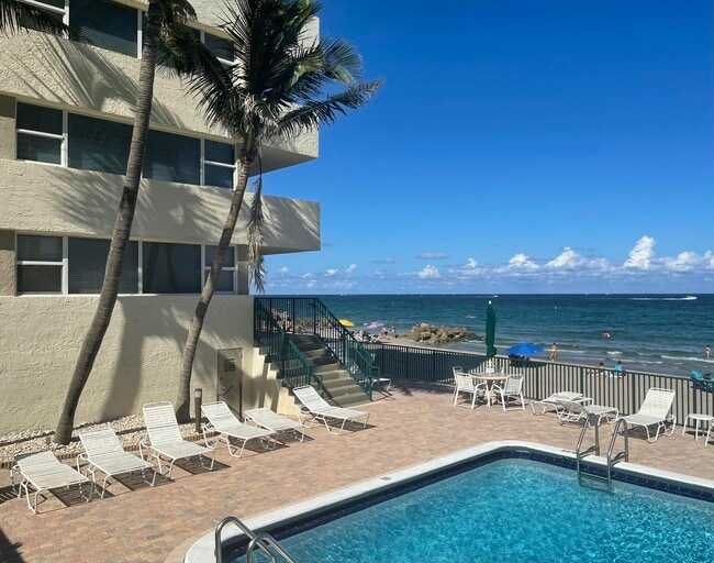 Building Photo - 1237 Hillsboro Mile