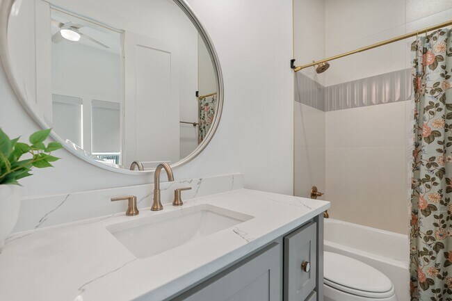 Building Photo - 6626 Saxet St