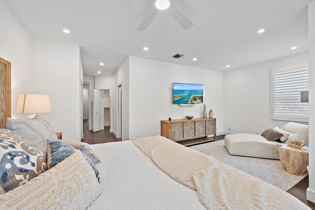 Building Photo - 503 Resort Ln