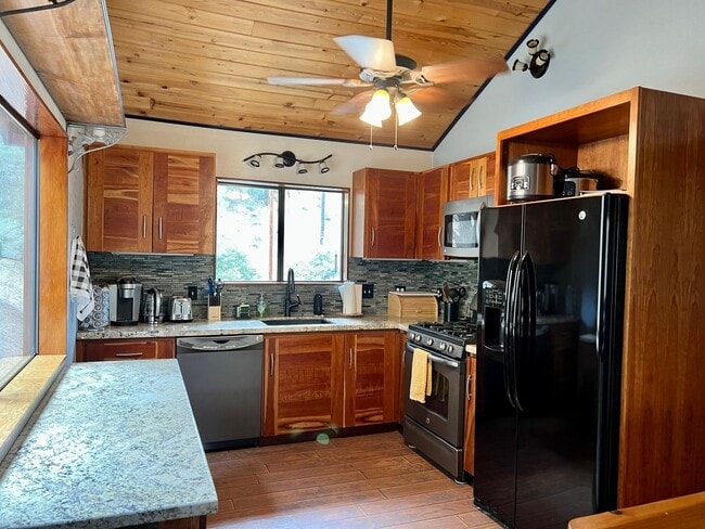 Building Photo - Charming Furnished 3-Bed Cabin Retreat wit...