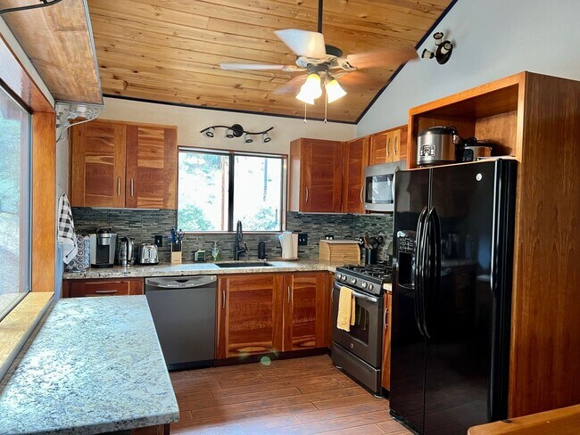 Building Photo - Cozy 3-Bed 2-Bath Cabin-Style Home Nestled...