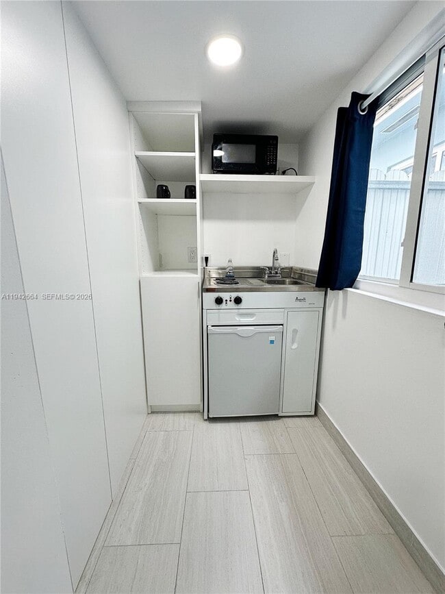 Building Photo - 2400 NW 9th St