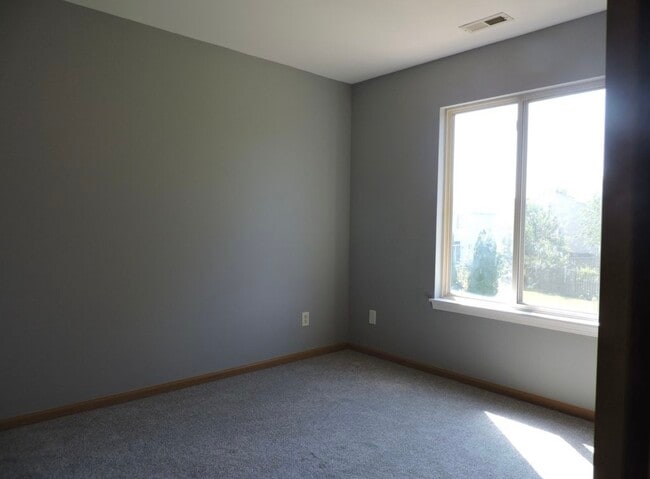 Building Photo - 357 Richmond Dr