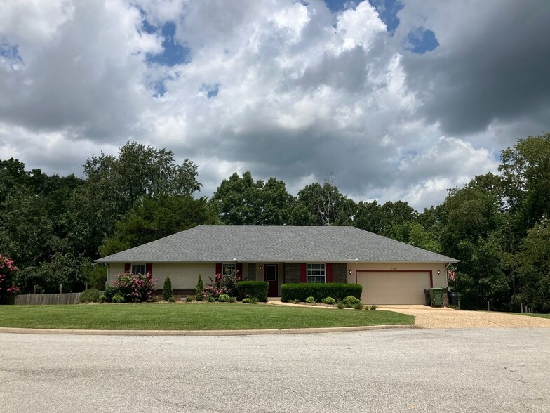 Building Photo - 1503 E Twin Lakes Dr