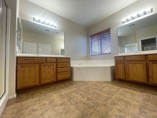 Building Photo - 3702 Fading Sun St