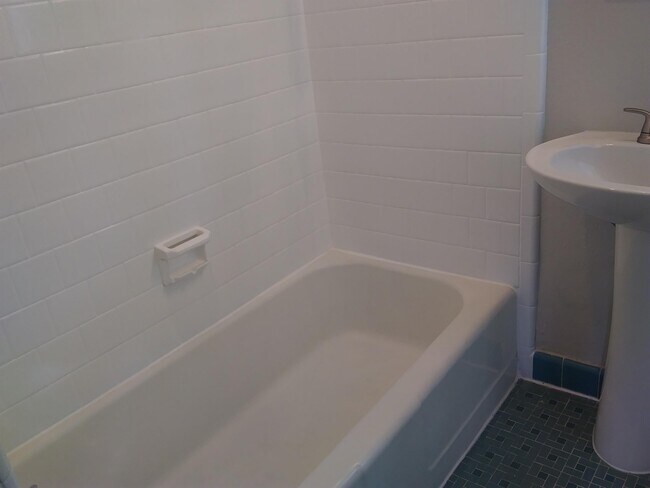 Building Photo - 353 Irvington Dr