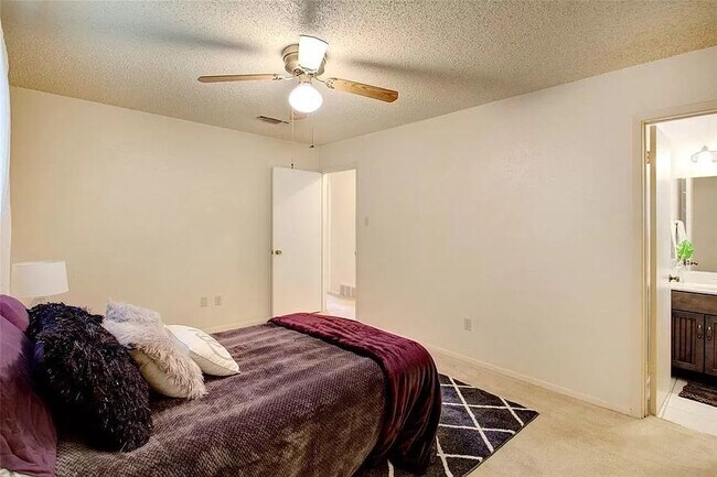 Building Photo - 2311 Vassar Ct