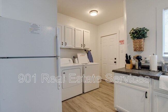 Building Photo - 1954 Manila Ave