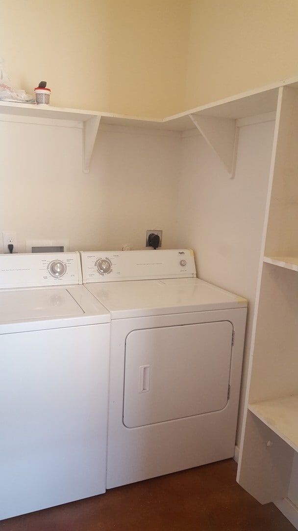 Building Photo - Adorable 2 Bed 1 Bath Home