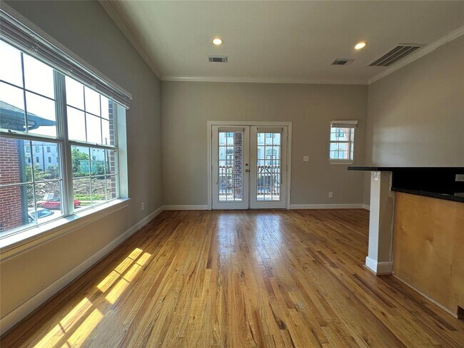 Building Photo - 508 W Clay St
