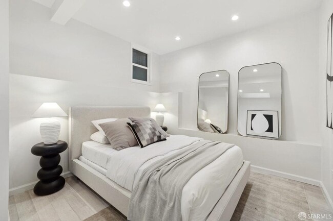 Building Photo - 202 (17-19 Card Aly)