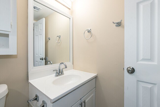 Building Photo - East 33rd Ct Duplex