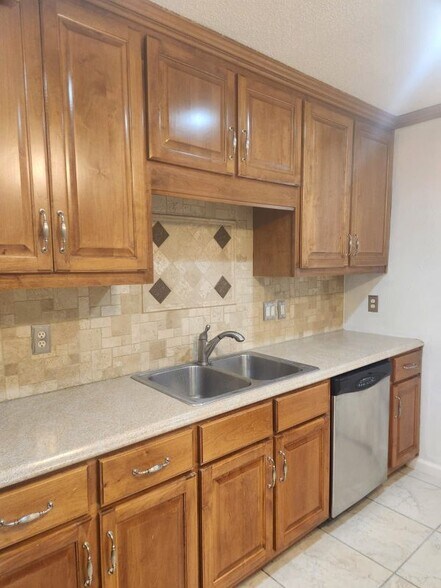 Building Photo - 4156 Palmdale Dr