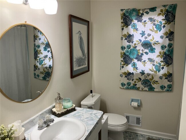 Building Photo - 340 N Park Dr