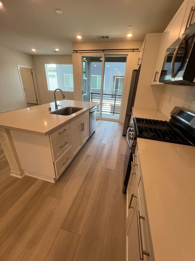 Building Photo - Move-In Special! 2 Weeks Free Rent – Moder...