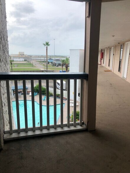 Building Photo - 3938 Surfside Blvd