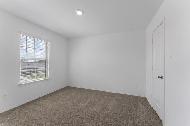 Building Photo - 14678 Cyn Pnes Ln