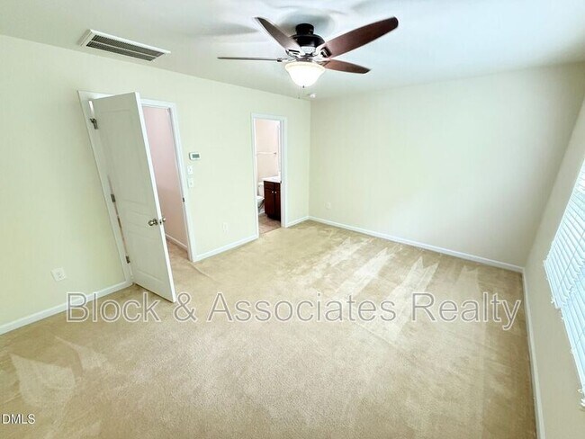 Building Photo - 8527 Quarton Dr