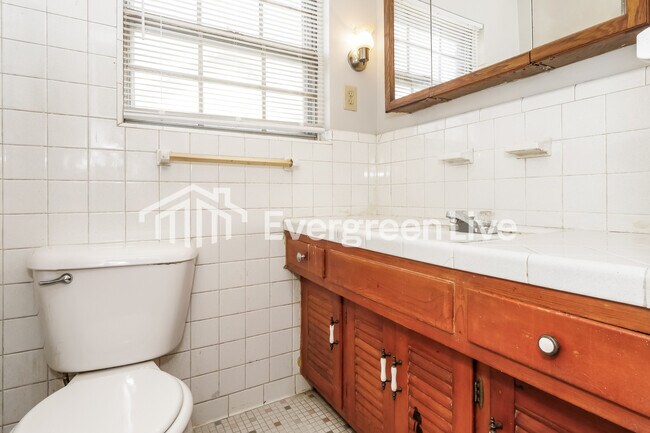 Building Photo - 4054 Beachamp Cove