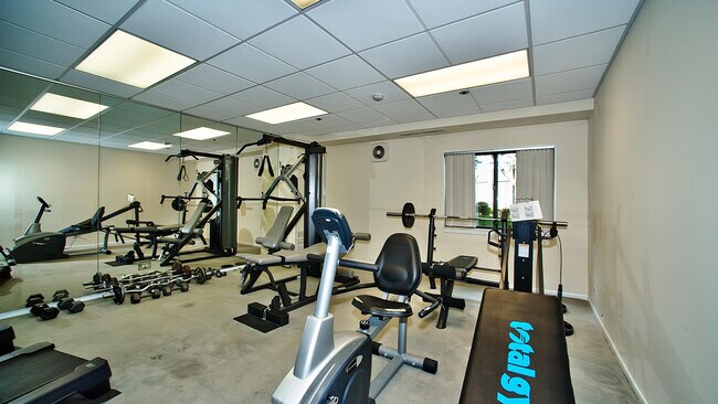 Building Photo - 6340 Americana Dr