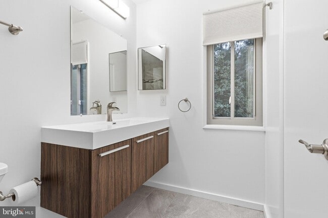 Building Photo - 8804 Mansion Farm Pl