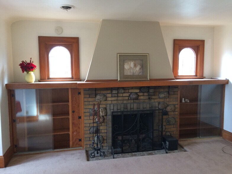 Living room - 1041 S 96th St