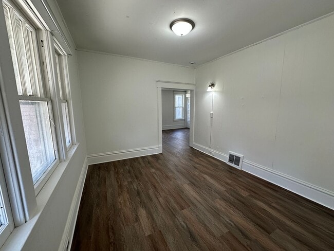 Building Photo - 44 Vandine Pl NE